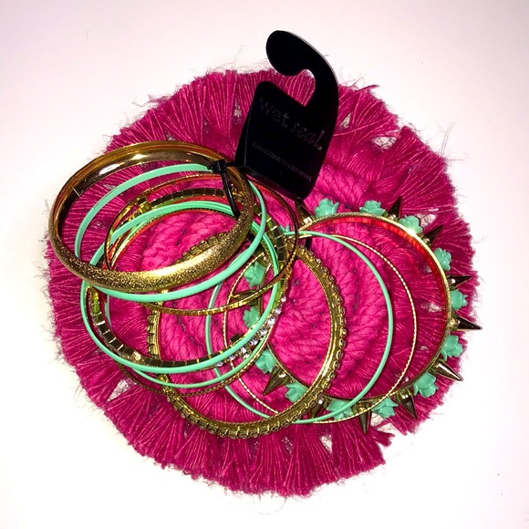 ✨3/$20✨ HP 🥳 NWT 12 piece set of jeweled bracelets! - Picture 2 of 3